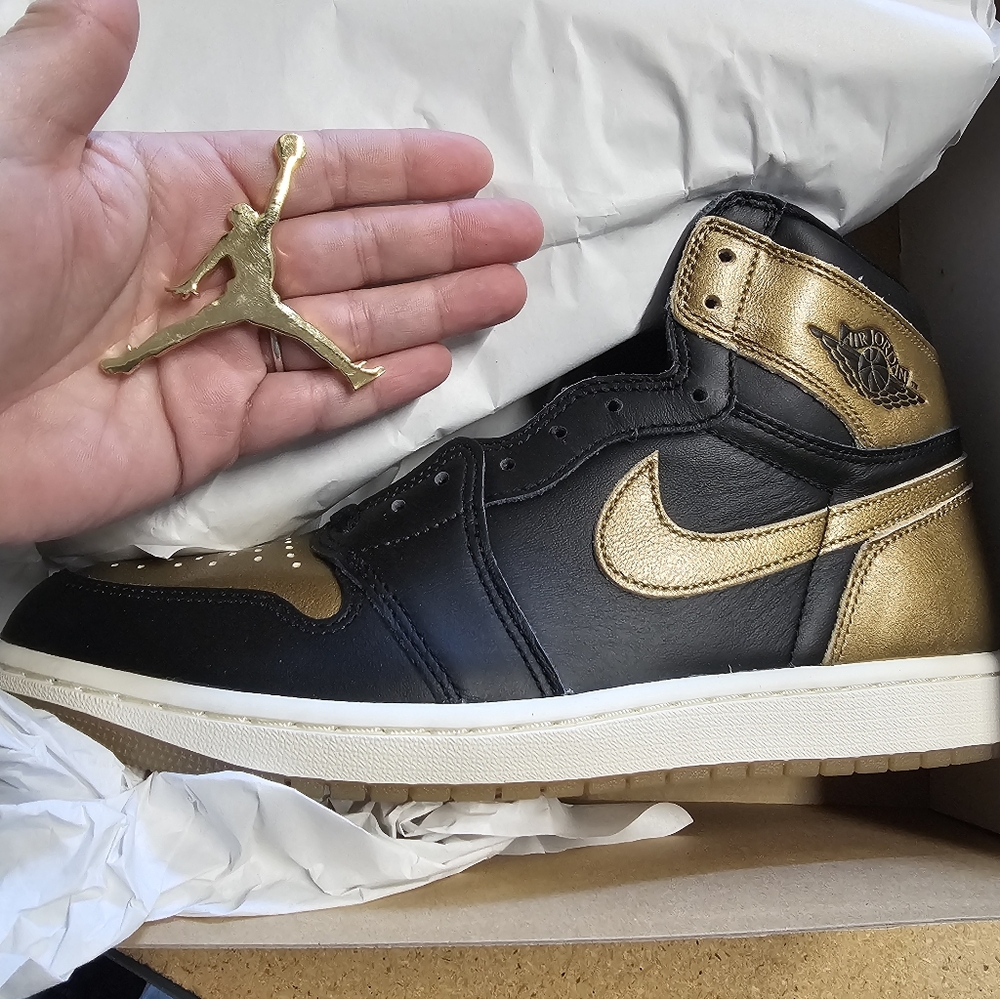 🔥 DEADSTOCK | Jordan 1 Retro High OG "Metallic Gold" 🔥